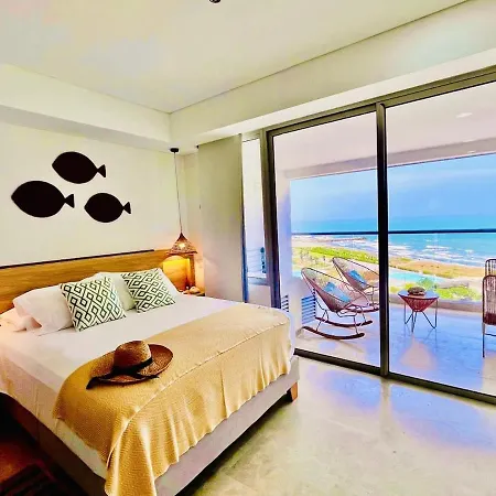 Beachfront - Pool - Jacuzzi - Wi-fi Apartment