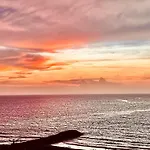 Beachfront Apartment - Pool - Jacuzzi - Wi-Fi